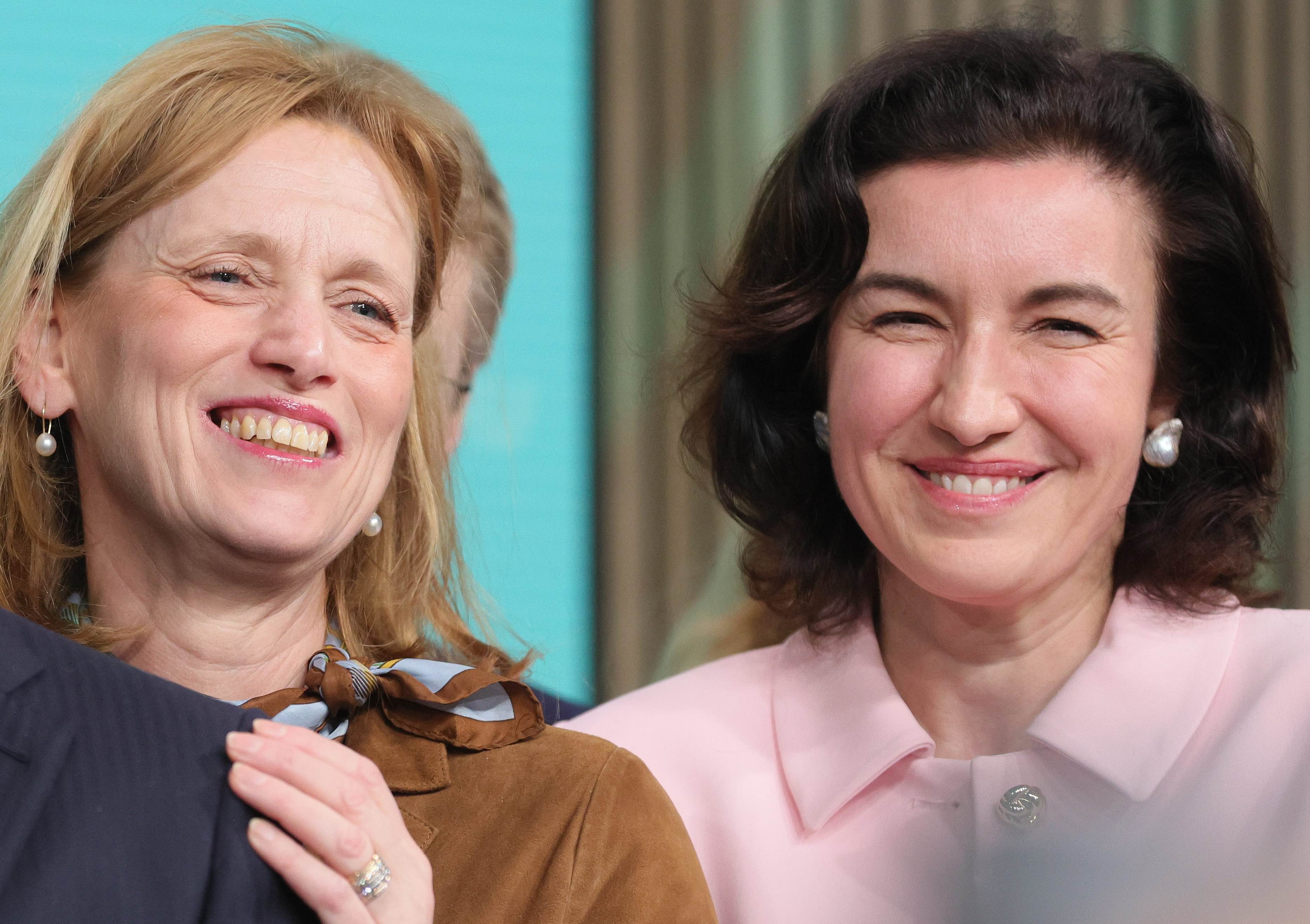 Karin Prien und Dorothee Bär, gut gelaunt im clos-up bei einer Veranstaltung.