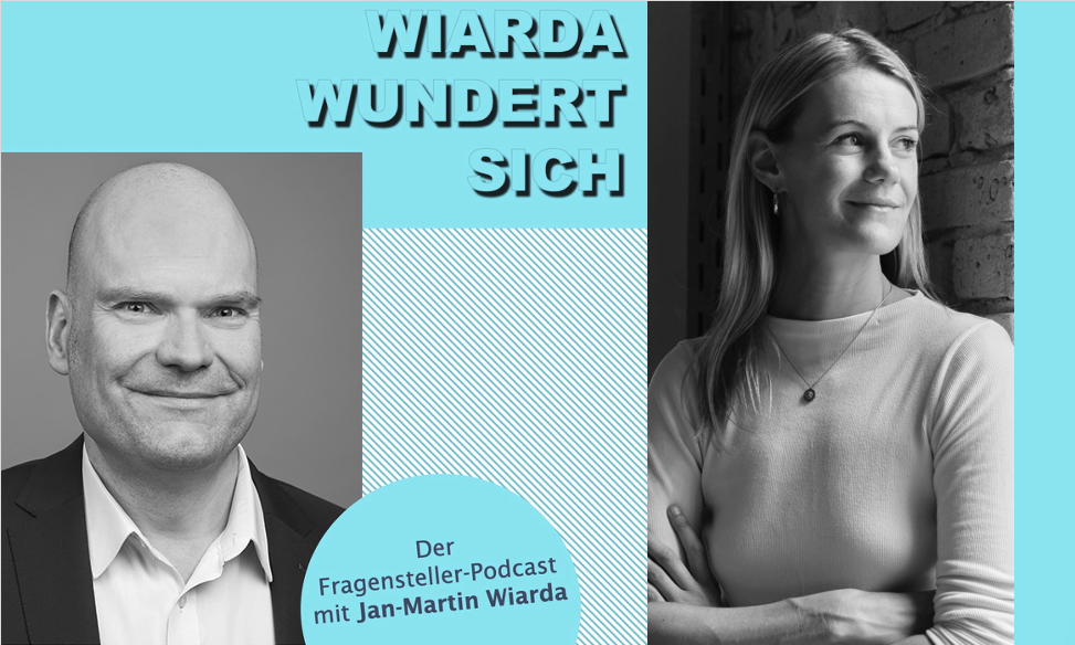 Collage aus Cover des Podcasts "Wiarda wundert sich" und Portraitfoto der Gaestin Zarah Bruhn.. 