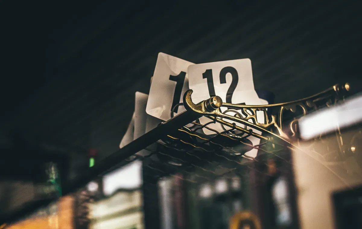 Artikelbild: Bitte an die Fakten halten!