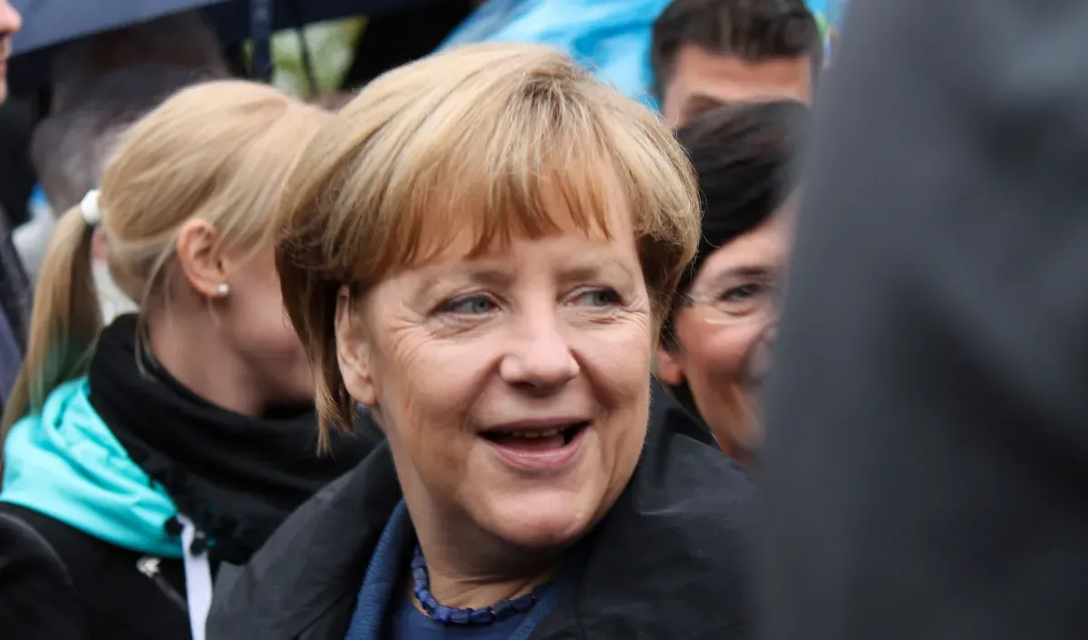 Artikelbild: Da ist sie wieder, die Bildungs-Merkel