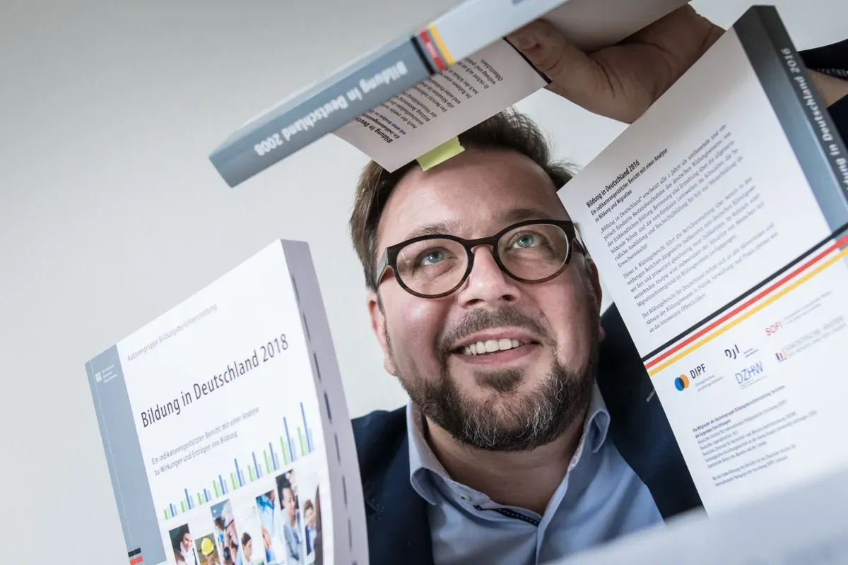 Artikelbild: Der Herr der Bildungsberichte