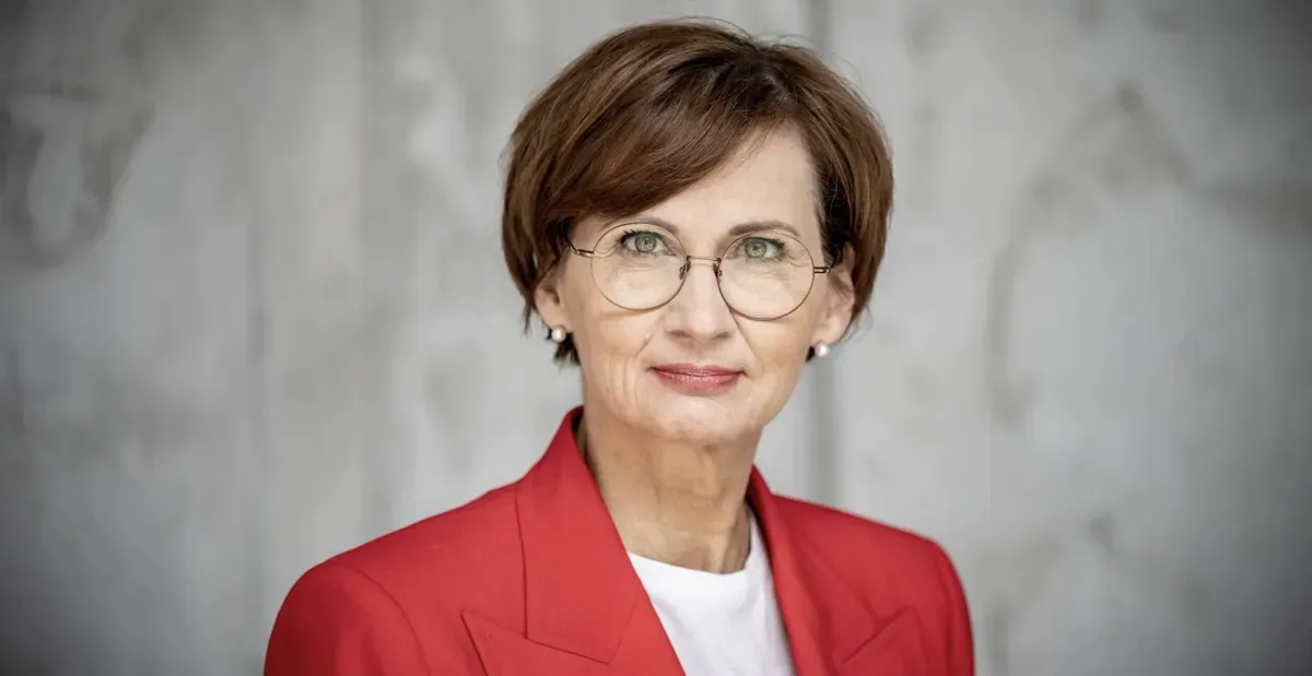 Artikelbild: Die Frau, auf die es zulief