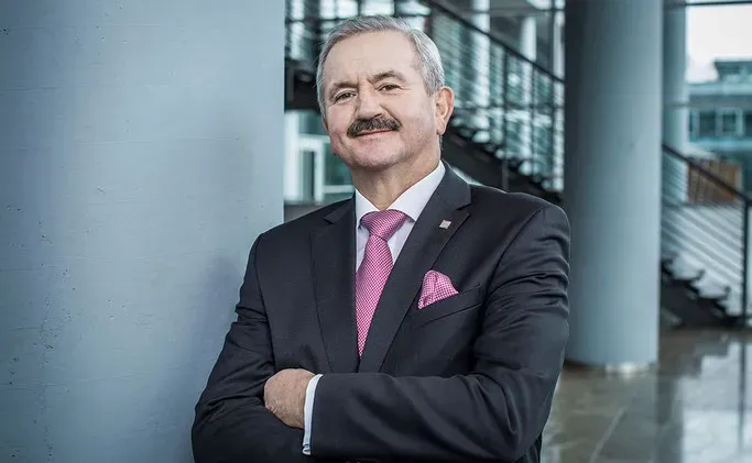 Artikelbild: Fraunhofer: Haushaltsausschuss setzt BMBF unter Druck – und die Ministerin fordert personellen Neustart im Vorstand