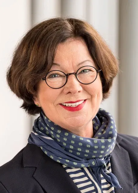 Artikelbild: Die Praxis zieht auf der Überholspur an den Schulen vorbei