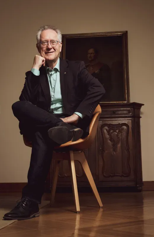 Artikelbild: Freundlich lächeln, Mauern einreißen