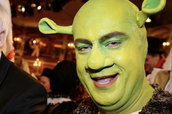 Markus Soeder zu Fasching 2014 im Shrek-Kostuem.