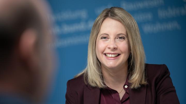 Verena Hubertz im Gespräch mit Jan-Martin Wiarda.