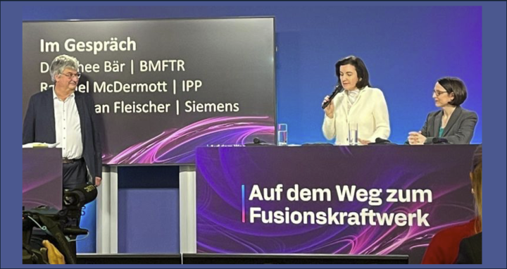 Podium beim Fusionskongress des BMFTR mit Rachel McDermott, Dorothee Baer und Maximilian Fleischer.