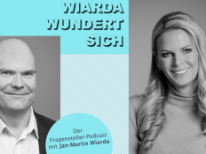 Collage aus Cover des Podcasts "Wiarda wundert sich" und Portraitfoto der Gaestin Silke Mueller. 
