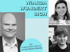 Collage aus dem Cover des Podcasts "Wiarda wundert sich" mit Jan-Martin Wiarda und Portraitfotos der beiden Gespraechspartner Nina Muelhens und Elliot Belmadani.