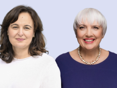 Collage aus Portraitfotos von Ayşe Asar und Claudia Roth vor blassblauem Hintergrund.