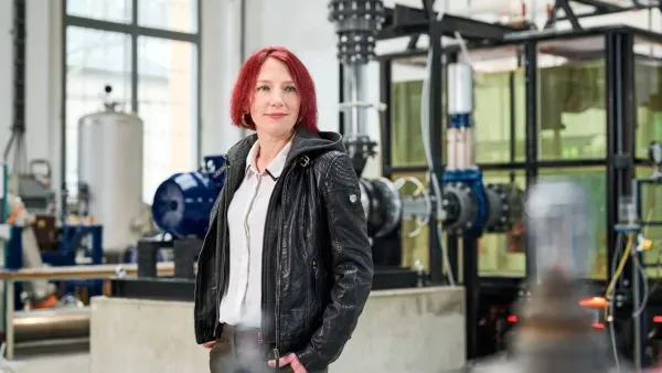 Portraitfoto Geraldine Rauch.