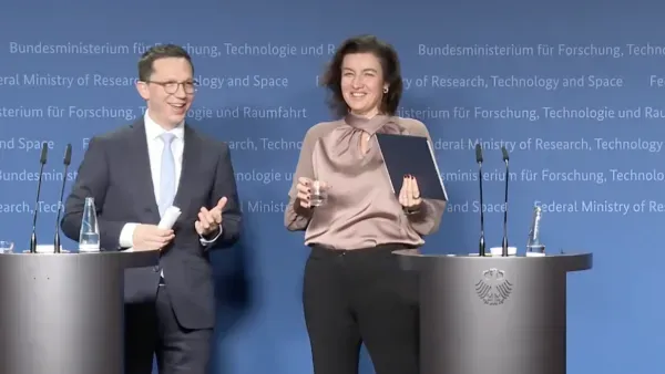 Falko Mohrs und Dorothee Baer beim Pressestatement im BMFTR.