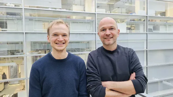 Portraitfoto der beiden Wissenschaftler Finn Luebber und Soeren Krach. 