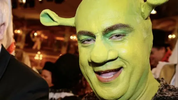 Markus Soeder zu Fasching 2014 im Shrek-Kostuem.