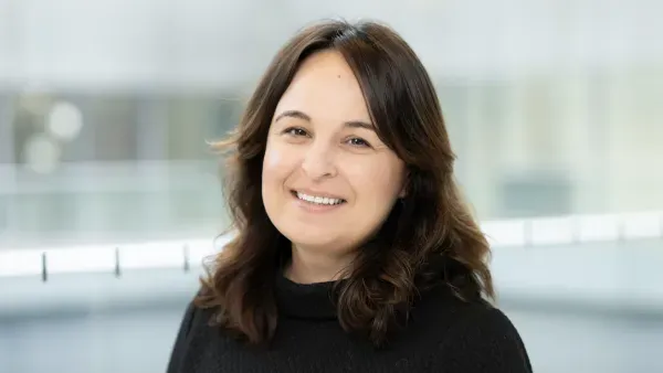 Portraitfoto Ayse Asar.