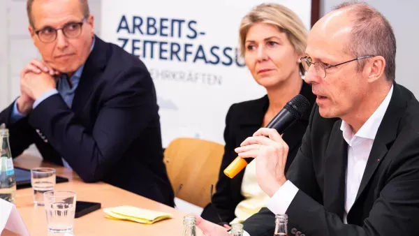 Mark Rackles, Meike Winkler und Peter Hons bei der Pressekonferenz. 