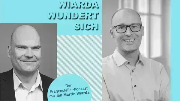 Collage aus dem Cover des Podcasts "Wiarda wundert sich" und Portraitfoto des Gasts Samuel Greiff.