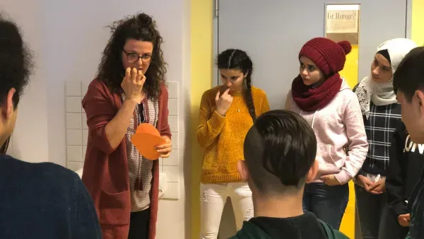 Artikelbild: Von der Uni an die Brennpunktschule