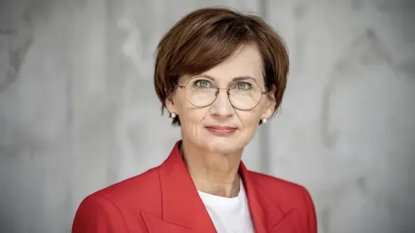 Artikelbild: Die Frau, auf die es zulief